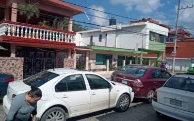 Choque por alcance en la colonia Álvarez deja un lesionado leve