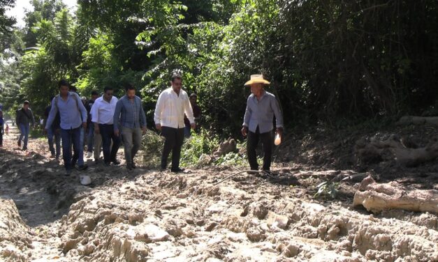 El alcalde Dr. Jesús Fomperoza Torres visitó las comunidades Laja del Tubo y Monte Morelos para atender a las familias del campo