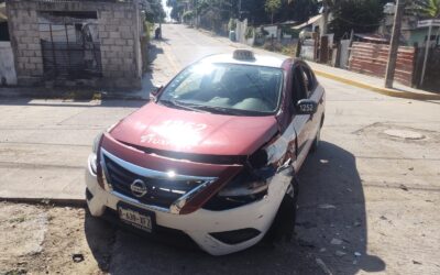 Choca el Taxi #1252 en la Federico García Blanco; no se reportan lesionados