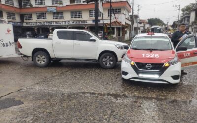Se dieron el clásico beso en la esquina de la 15 y Cuauhtémoc