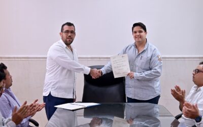 El alcalde de Tuxpan Dr. Jesús Fomperoza Torres tomó protesta a 5 nuevas directoras y directores