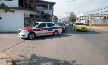 Choque entre taxis en la Avenida Cuauhtémoc: el oficio del volante y la competencia que no perdona