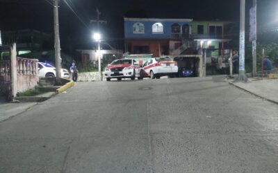 Ni entre ellos se respetan: choque entre dos taxistas en Tuxpan deja solo daños materiales