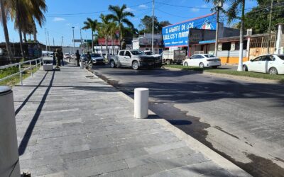 Una mujer se cayó en su motocicleta en el Bulevar independencia