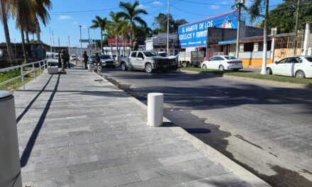 Una mujer se cayó en su motocicleta en el Bulevar independencia