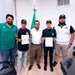 Alcalde de Tuxpan felicitó a dos jóvenes beisbolistas que firmaron con el equipo Sultanes de Monterrey, de la Liga Mexicana de Beisbol y Liga Mexicana del Pacífico