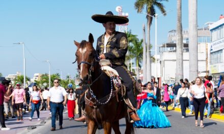 Con multitudinario desfile se conmemoró el 114 Aniversario del Inicio de la Revolución Mexicana