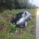 Vehículo sale del camino en la carretera Tuxpan-Cobos: sin lesionados