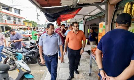 Regidores y presidente municipal realizan recorrido por mercado «Heroes del 47»