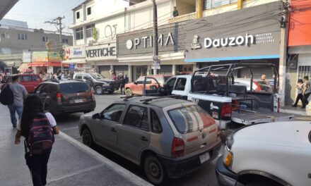 Asaltan panadería Dauzón; fallida respuesta policiaca deja a ladrón libre