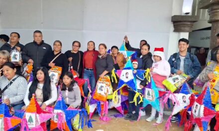 Regidora Lucero Reséndis entrega piñatas para celebrar las posadas