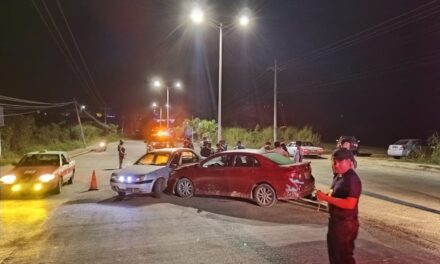 Aparatoso choque en el libramiento Adolfo López Mateos deja un lesionado leve