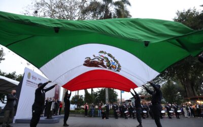 Con patriotismo, Gobierno del Estado rinde homenaje a la Bandera Nacional