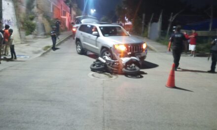 Motociclista lesionado tras colisionar con camioneta en la colonia El Esfuerzo