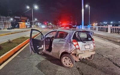 Chocan en la madrugada abajo del puente