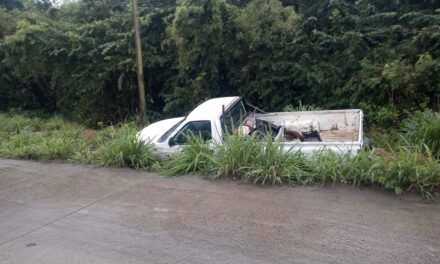 Pierde el control de su vehículo en la carretera a Cobos; no se reportan lesionados