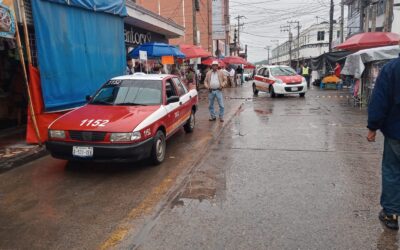 Choque entre taxis en el centro de Tuxpan: sin lesionados