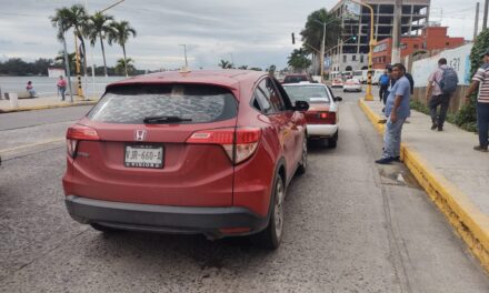 Le dieron por «Detroit» a un Taxi en pleno centro