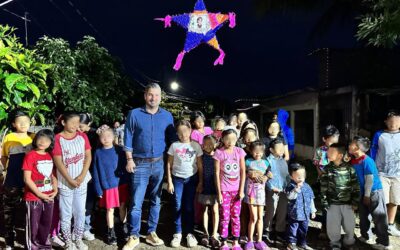 Diputado Daniel Cortina lleva alegría a niños de la Colonia Bugambilias