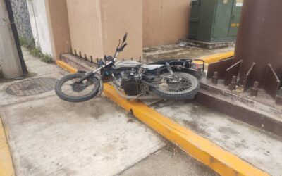 Chocan al entrar a una Farmacia Guadalajara