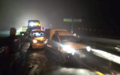 Fuerte choque de camionetas en el entronque de la Tuxpan-Tampico