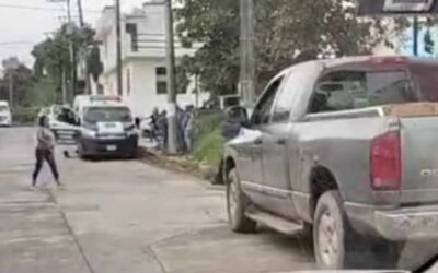 Desequilibrado mental toquetea a una menor; vecinos lo amarran a un árbol en la GEMINIS