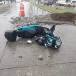 Motociclista sufre accidente leve por falta de precaución en el bulevar Manuel Maples Arce