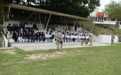 Alumnos de 2 universidades recibieron una conferencia y visita guiada a instalaciones Militares