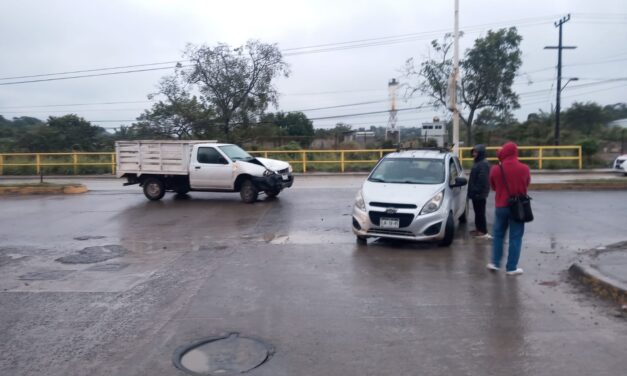 Accidente con lesionado en el Libramiento Adolfo López Mateos