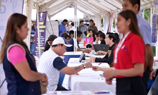 Empresas e instituciones de gobierno ofertan oportunidades laborales en la Feria del Empleo Tuxpan 2025