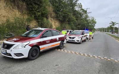 Choque de taxis en el libramiento Adolfo López Mateos moviliza cuerpos de emergencia en Tuxpan