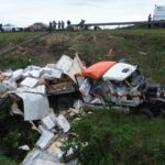 Vuelca tráiler en la autopista México-Tuxpan; pierde su cargamento de productos de limpieza