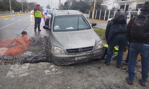 Accidente en el bulevar Maples Arce evidencia probable exceso de velocidad