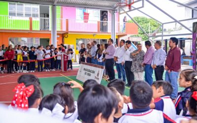 Gobierno de Tuxpan hizo la entrega oficial de techados en áreas de Educación Física, en dos escuelas primarias urbanas