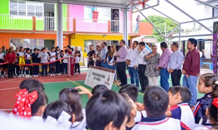 Gobierno de Tuxpan hizo la entrega oficial de techados en áreas de Educación Física, en dos escuelas primarias urbanas