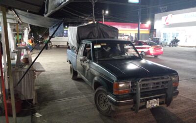 Motociclista provoca choque en la colonia Los Artistas; la copiloto resultó lesionada