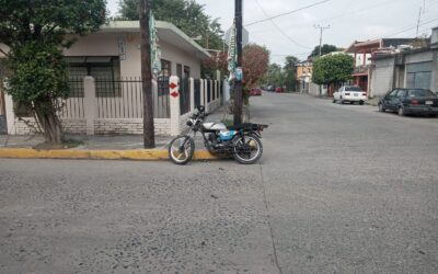 Menor de edad con su «MORTALIKA! provoca accidente en Santiago de la Peña