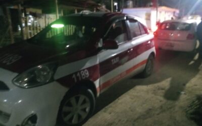 Choque nocturno en la colonia Salinas de Gortari deja solo daños materiales