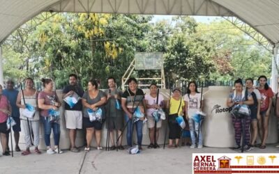 Axel Bernal Herrera entrega tinacos subsidiados en Ojite Rancho Nuevo para mejorar el acceso al agua