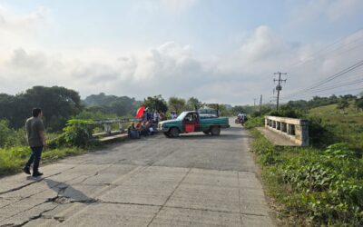 Habitantes de Tuxpan y Cazones se manifiestan por fuga de hidrocarburo