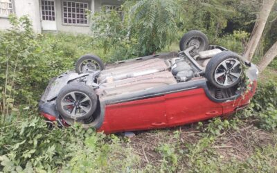 Marinero Frida sufre volcadura en la carretera Tuxpan-Cazones