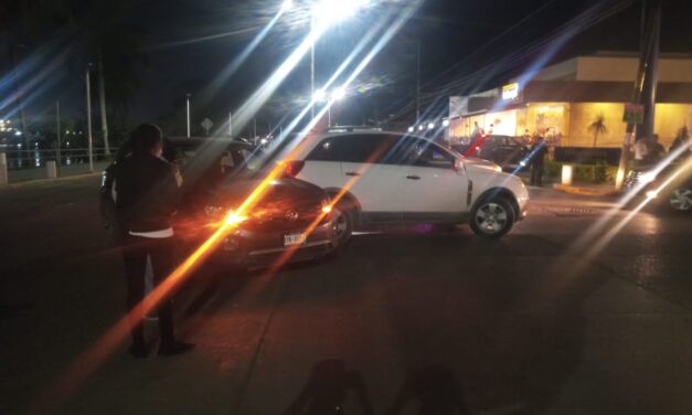 Señorona de Poza Rica provoca choque en la colonia Del Valle de Tuxpan