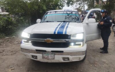Se echa de reversa y choca en la carretera Tuxpan-Cobos