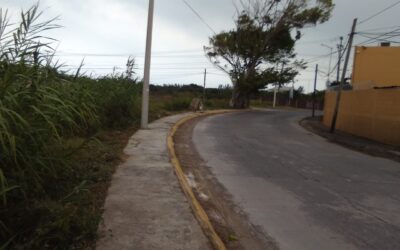 Se reactivó el alumbrado público y se rescataron banquetas en el acceso al IMSS y colonia Petrolera