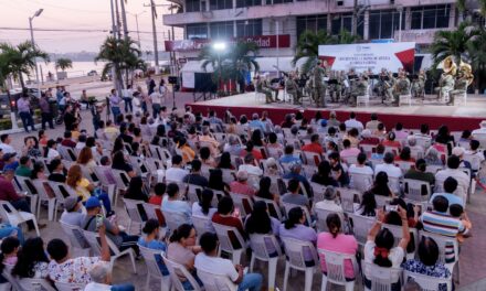 La Banda de Música de la VI Región Militar de la Secretaría de la Defensa Nacional ofreció maravilloso concierto en Tuxpan