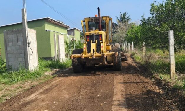Se rehabilitan calles y accesos de las comunidades Monte Grande y Juana Moza