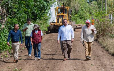 Alcalde de Tuxpan supervisó los avances de la rehabilitación de calles en Cumbre de Dios y Juana Moza, además del asfaltado en Cruz Naranjos