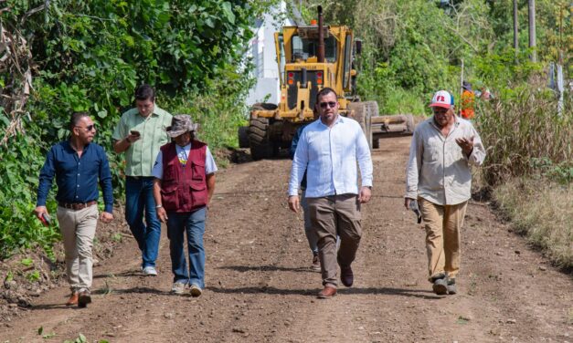 Alcalde de Tuxpan supervisó los avances de la rehabilitación de calles en Cumbre de Dios y Juana Moza, además del asfaltado en Cruz Naranjos