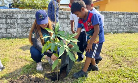 Reforestación en Primaria Francisco Javier Mina de la comunidad de Villamar