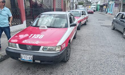 Choque entre taxis en Tuxpan termina en acuerdo sin intervención oficial